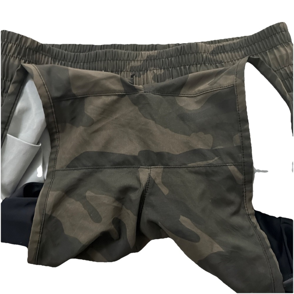 Albion Women's Size Small Camo Print Lunge Shorts Gym Workout Pants Running Euc - Picture 7 of 9